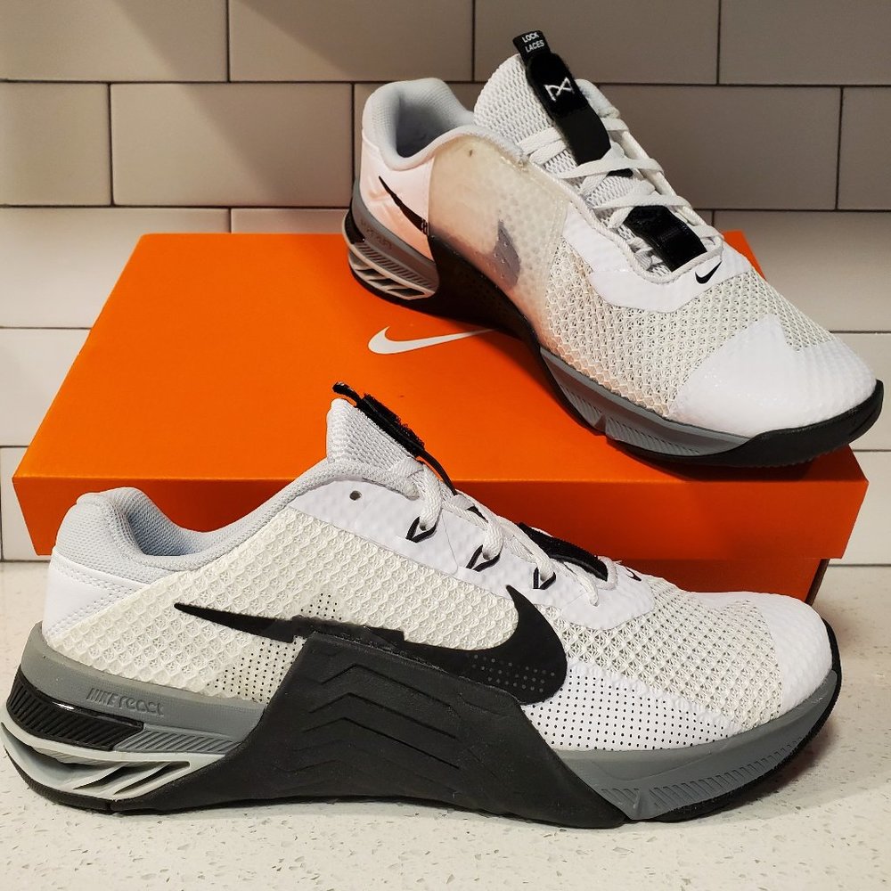 Nike Men's White Black Gray Training Shoes